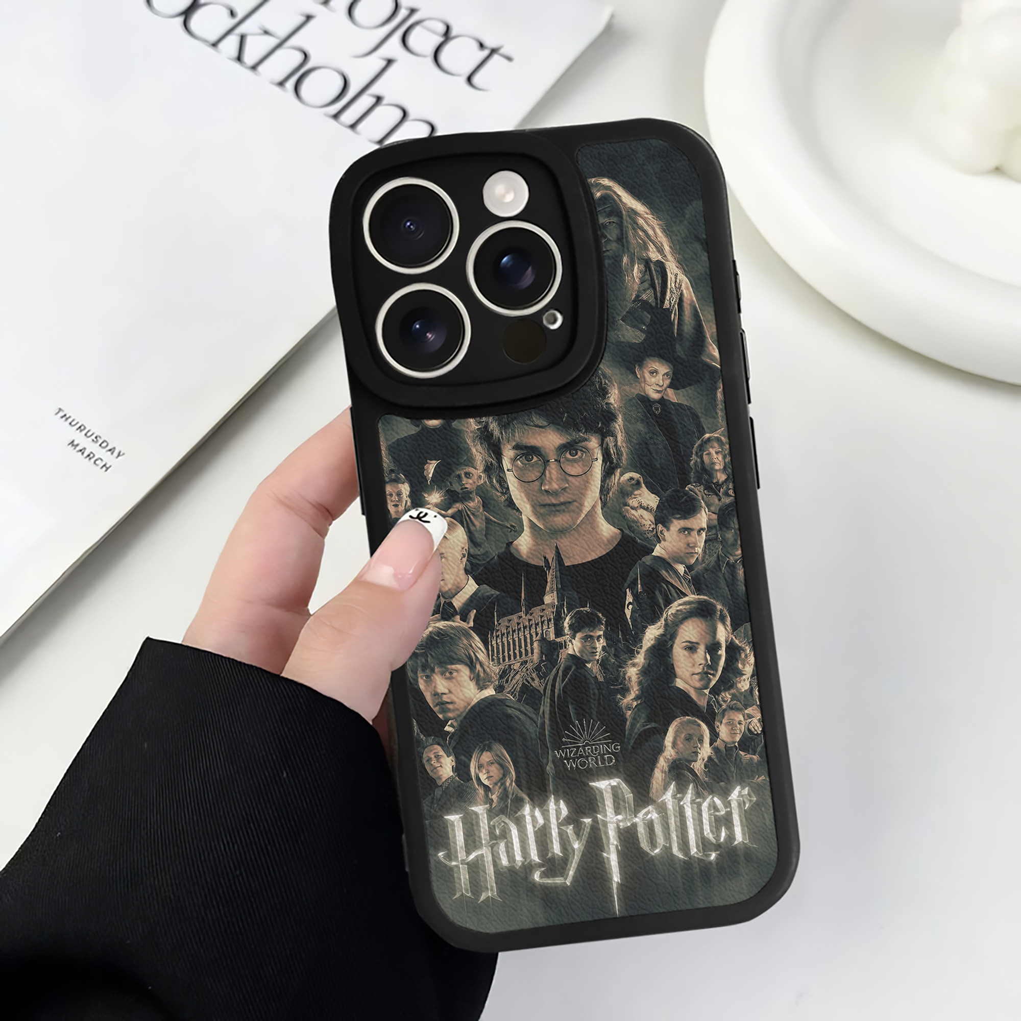 （画像用） Harry Potter ハリー・ポッターシリーズ 【iPhone 16シリーズ対応】シリコンスマホケース（レザー調） 材質：シリコン